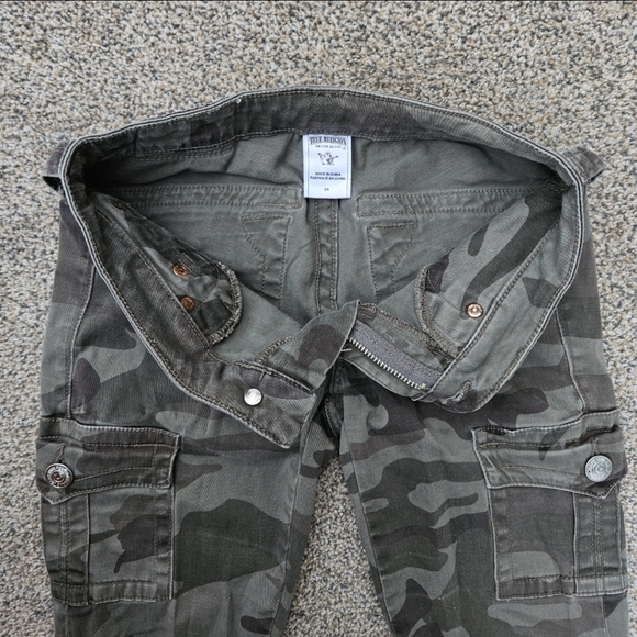 True Religion Camo Cargo Pants Utility Leggings Green Pockets Stretch Womens 24 - Picture 7 of 16